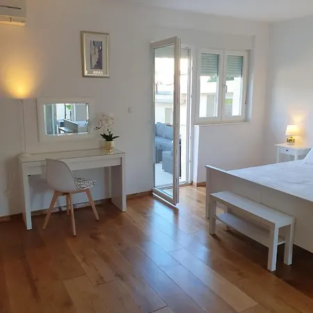 Nina Apartment *