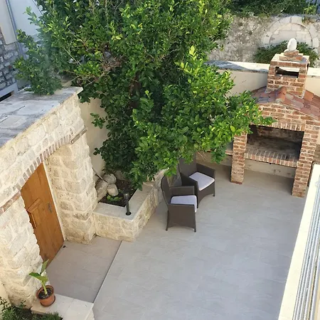 Nina Apartamento Rab Town